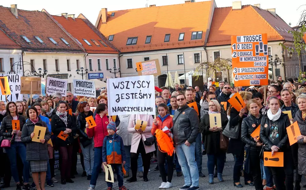 Wszyscy jesteśmy nauczycielami - to hasło przewodnie Protestu z Wykrzyknikiem w Mikołowie