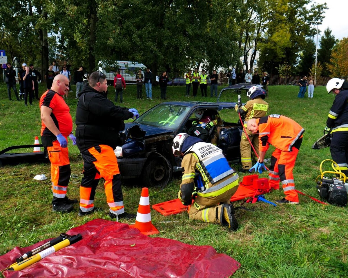 Piknik Motoryzacyjny w ZST Mikołów – 100-lecie szkolnictwa zawodowego z atrakcjami motoryzacyjnymi / fot. Aktualności Powiatu Mikołowskiego FB