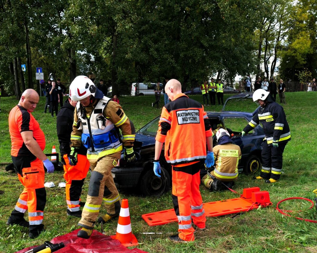 Piknik Motoryzacyjny w ZST Mikołów – 100-lecie szkolnictwa zawodowego z atrakcjami motoryzacyjnymi / fot. Aktualności Powiatu Mikołowskiego FB