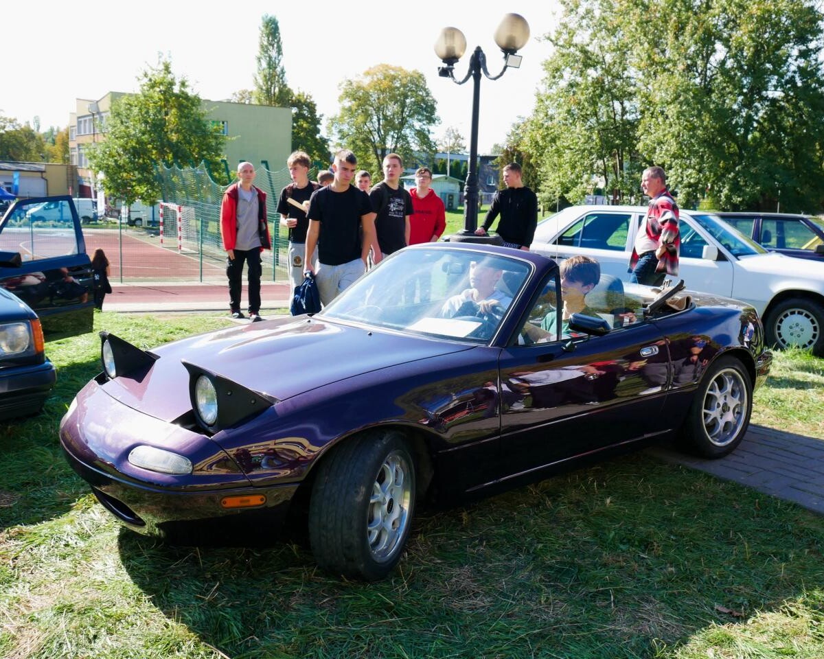 Piknik Motoryzacyjny w ZST Mikołów – 100-lecie szkolnictwa zawodowego z atrakcjami motoryzacyjnymi / fot. Aktualności Powiatu Mikołowskiego FB