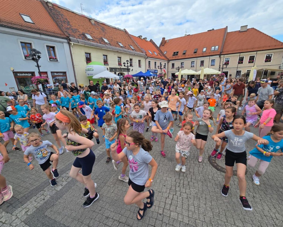 Ponad 240 dzieci pobiegło w jubileuszowej edycji „Biegatonek” w Mikołowie / fot. STS Biegaton Mikołów