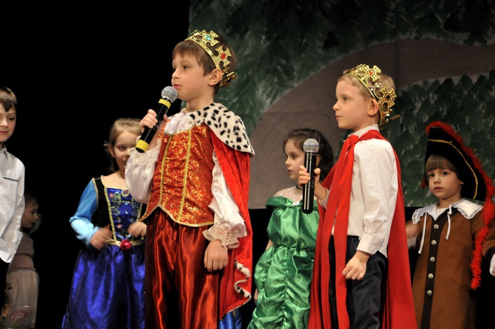 W środę Przedszkole Zaczarowany Ogród obchodziło 10-lecie istnienia. Z tej okazji w Miejskim Domu Kultury w Mikołowie odbyło się fantastyczne, bo przygotowane przez wychowanków tego przedszkola, przedstawienie. Dzieci zaprezentowały spektakl na podstawie baśni „Kopciuszek”.