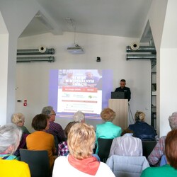 Debata „Senior w wirtualnym świecie”