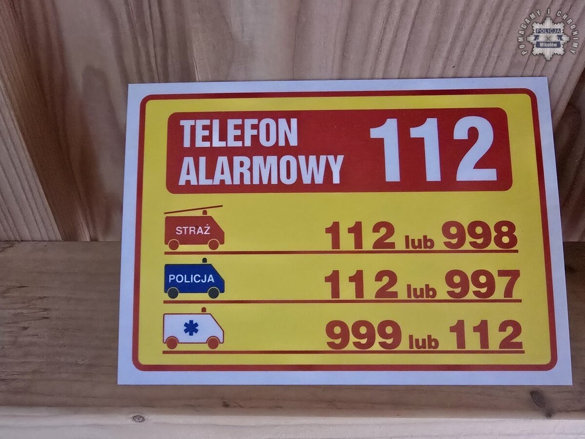 Mikołowscy policjanci spotykają się z dziećmi, by rozmawiać o bezpieczeństwie podczas wakacji / fot. KPP Mikołów