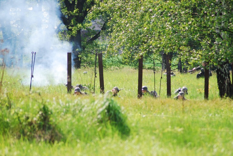 Jubileuszowa XV edycja "Bitwy Wyrskiej - Bój o Gostyń 2019" za nami. Odbyła się w sobotę, 25 maja 2019 roku w Gostyni, w gminie Wyry, w okolicy ulicy Tęczowej, czyli na historycznych polach znajdujących się w pobliżu Pomnika Pamięci Żołnierzy Września 1939 r.