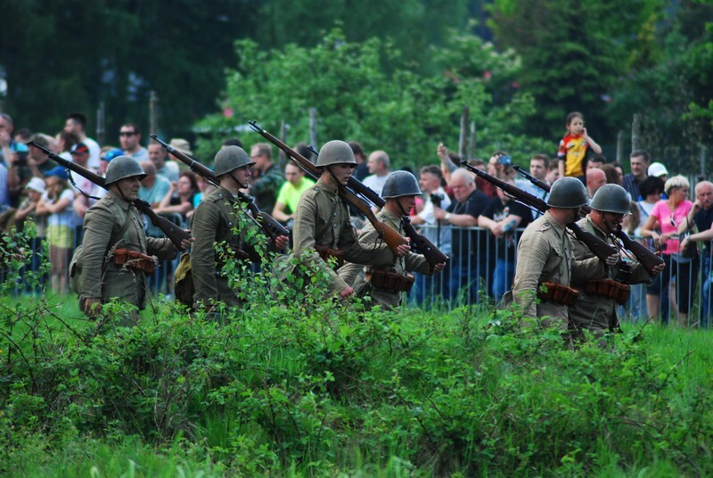 Jubileuszowa XV edycja "Bitwy Wyrskiej - Bój o Gostyń 2019" za nami. Odbyła się w sobotę, 25 maja 2019 roku w Gostyni, w gminie Wyry, w okolicy ulicy Tęczowej, czyli na historycznych polach w pobliżu Pomnika Pamięci Żołnierzy Września 1939 r.