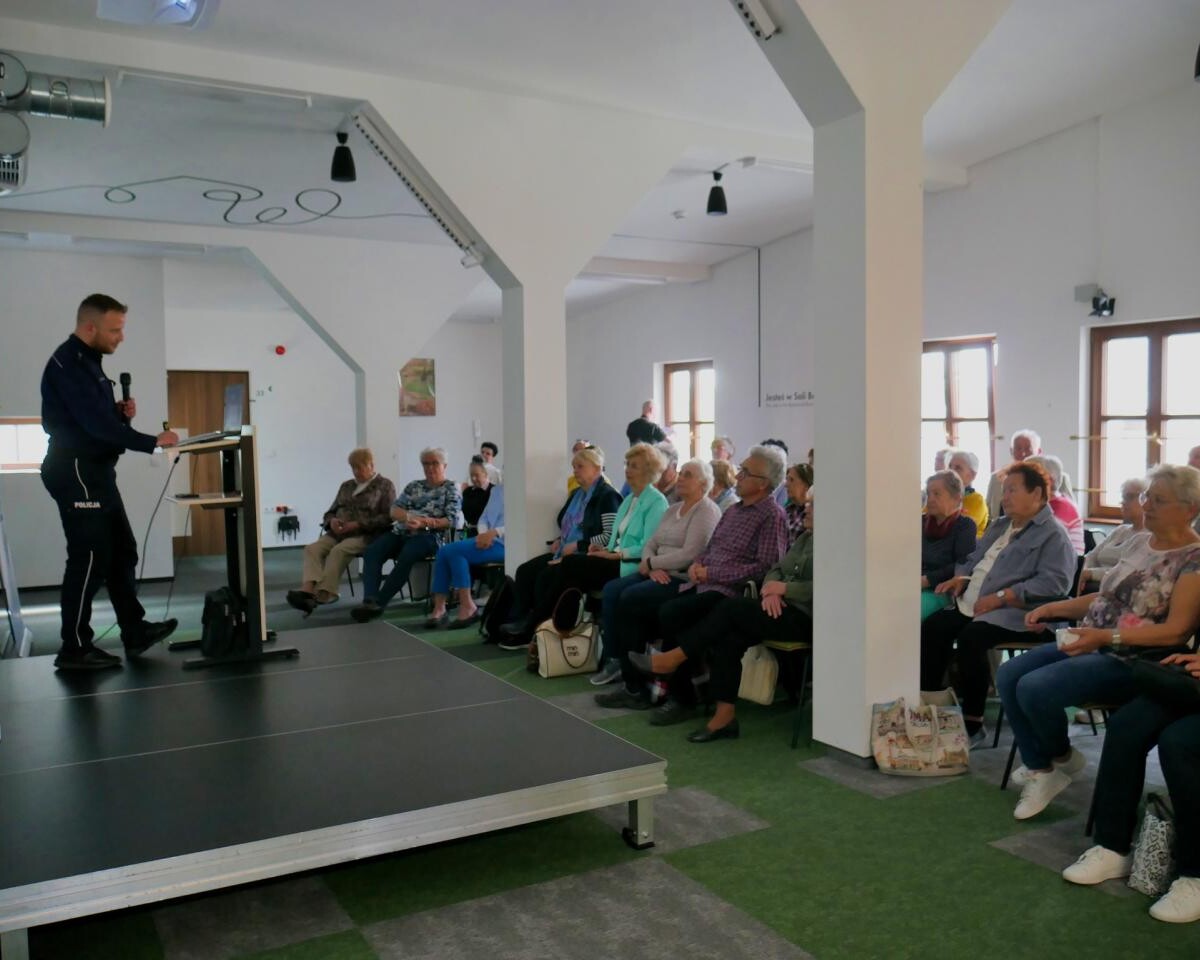 W Mikołowie odbyła się debata o bezpieczeństwie seniorów w sieci / fot. Aktualności Powiatu Mikołowskiego