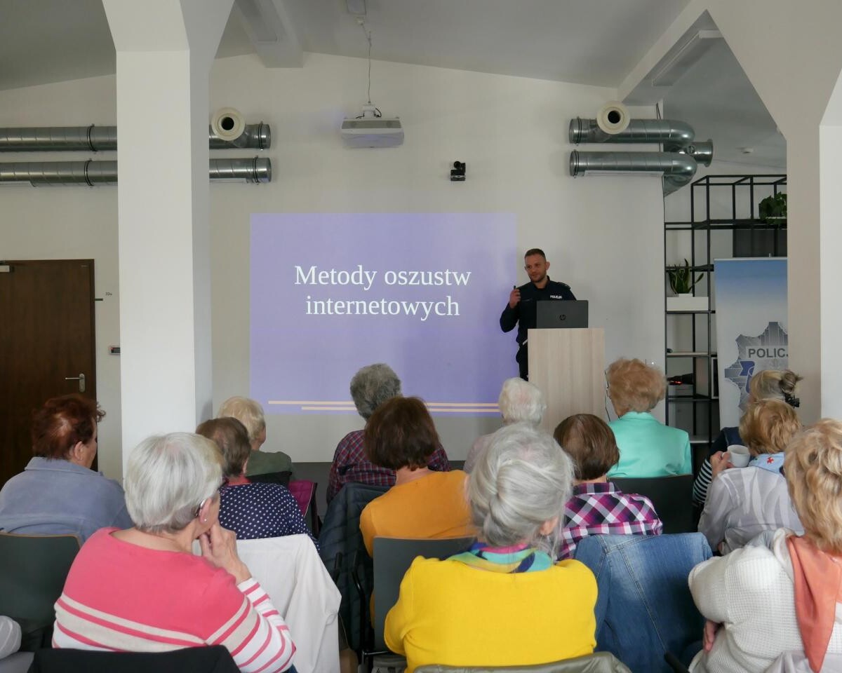 W Mikołowie odbyła się debata o bezpieczeństwie seniorów w sieci / fot. Aktualności Powiatu Mikołowskiego