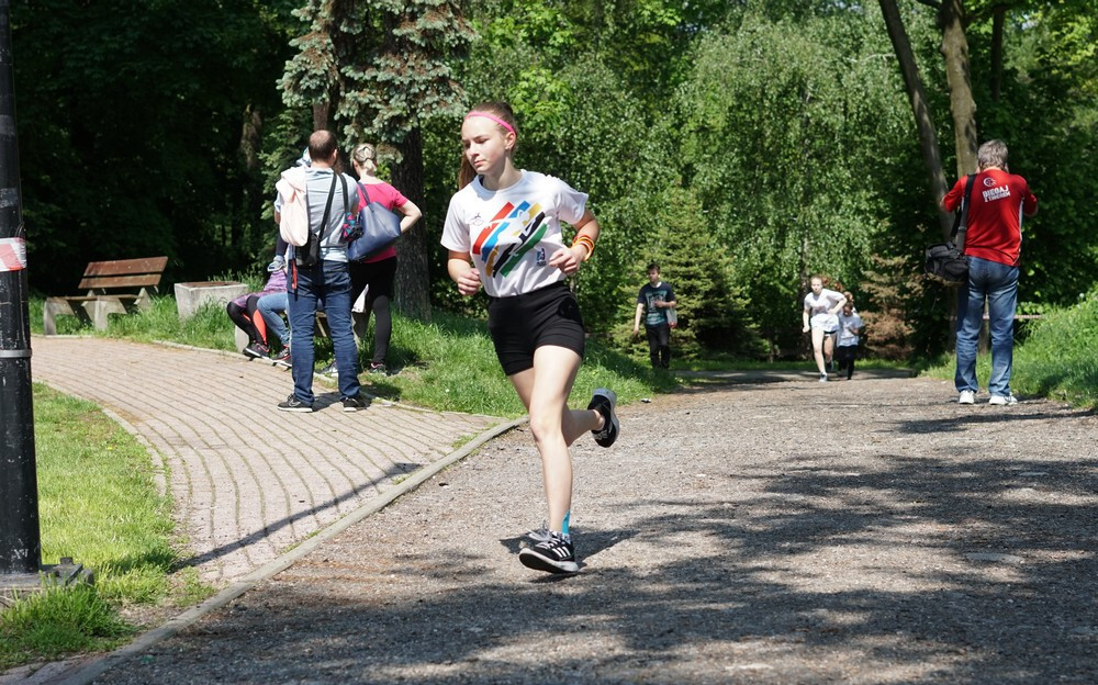 Blisko setka dzieci uczestniczyła w Dziecięcych biegach przełajowych w ramach akcji Polaka Biega. Imprezę sportową, która odbyła się w sobotę na boisku obok Domku Harcerskiego w Parku Planty zorganizował MOSiR Mikołów. 