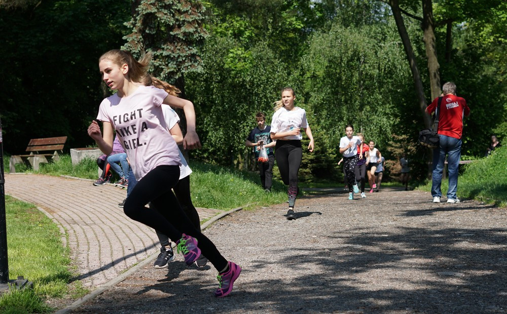 Blisko setka dzieci uczestniczyła w Dziecięcych biegach przełajowych w ramach akcji Polaka Biega. Imprezę sportową, która odbyła się w sobotę na boisku obok Domku Harcerskiego w Parku Planty zorganizował MOSiR Mikołów. 