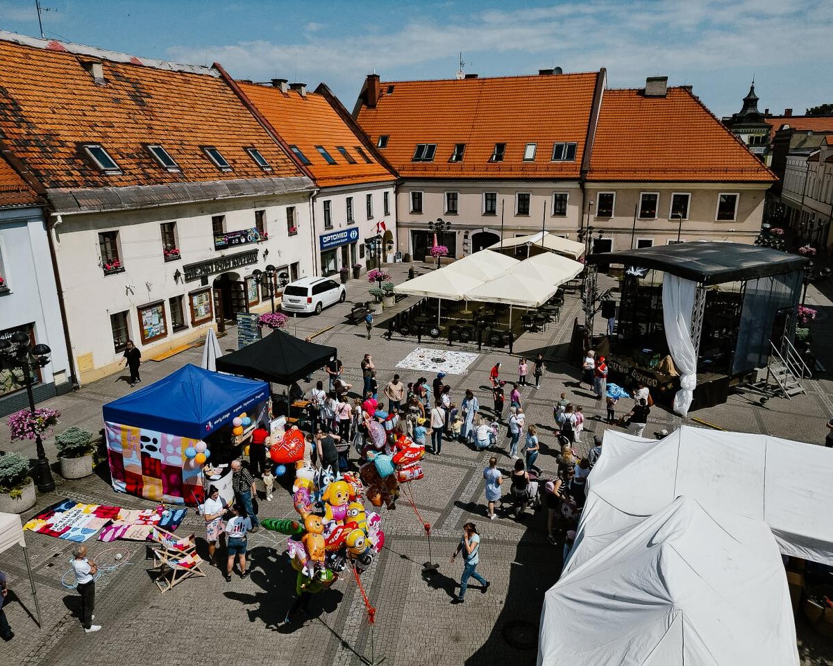 Dzień Dziecka i Dzień Aktywności Społecznej połączyły mieszkańców Mikołowa. Rynek zamienił się w piracką wyspę / fot. Birdabo Studio