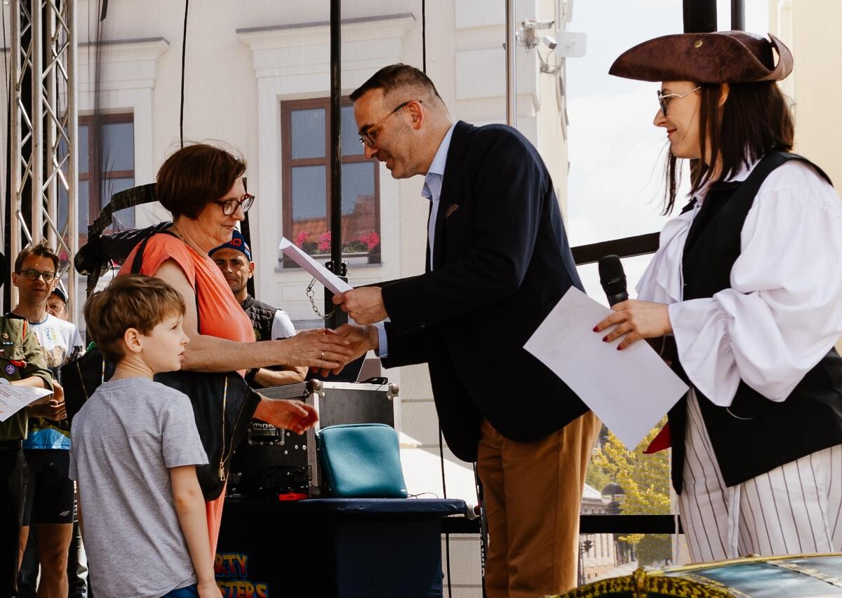Dzień Dziecka i Dzień Aktywności Społecznej połączyły mieszkańców Mikołowa. Rynek zamienił się w piracką wyspę / fot. Birdabo Studio