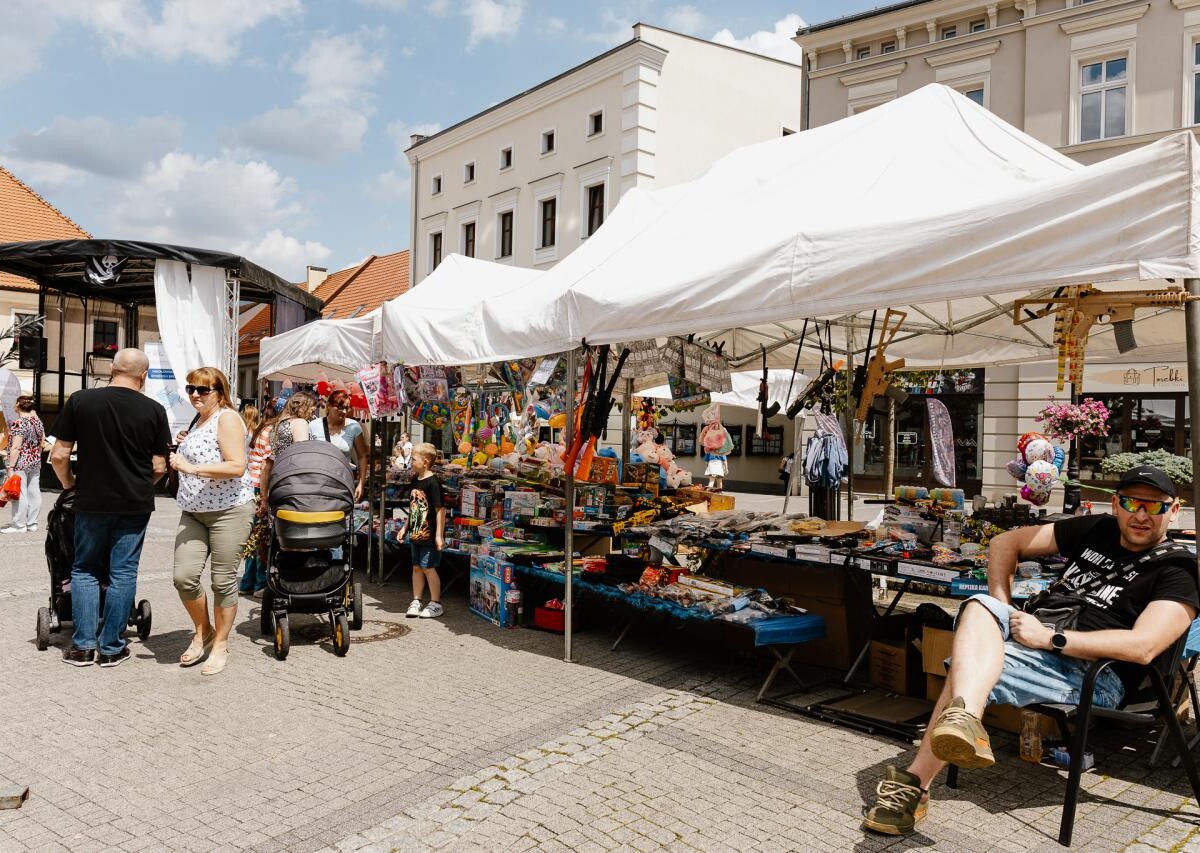 Dzień Dziecka i Dzień Aktywności Społecznej połączyły mieszkańców Mikołowa. Rynek zamienił się w piracką wyspę / fot. Birdabo Studio