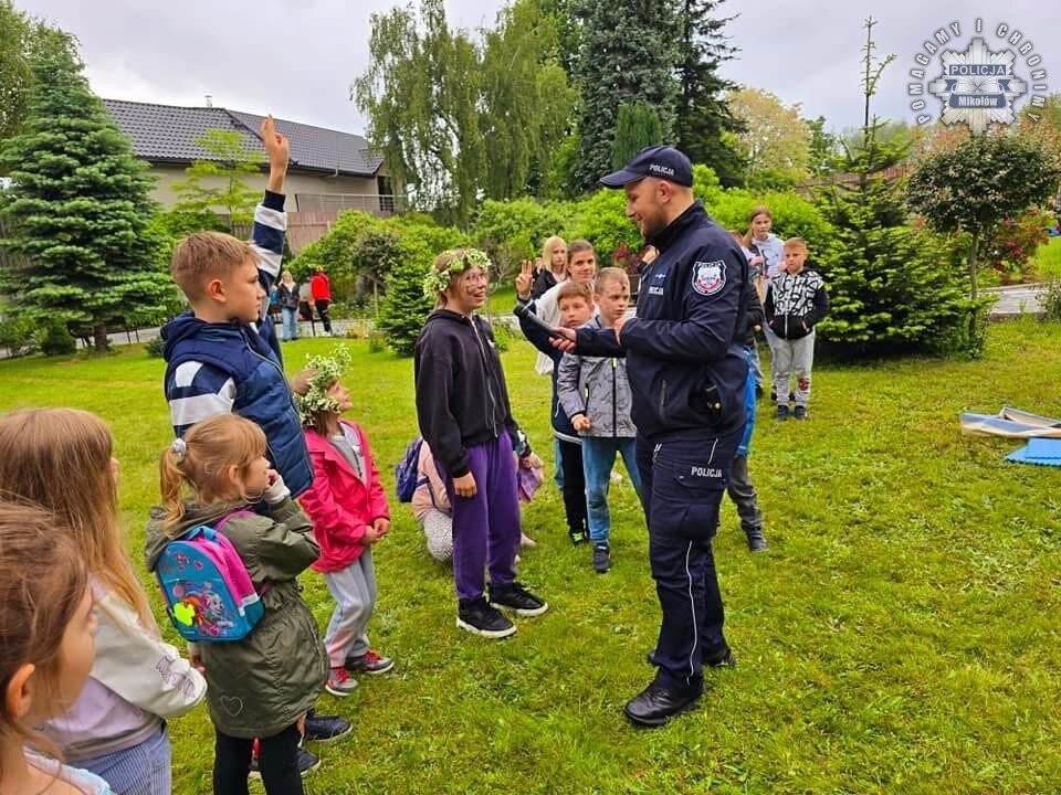 Sierżant Hektor i policjanci z Mikołowa świętowali Dzień Dziecka z najmłodszymi / fot. KPP Mikołów