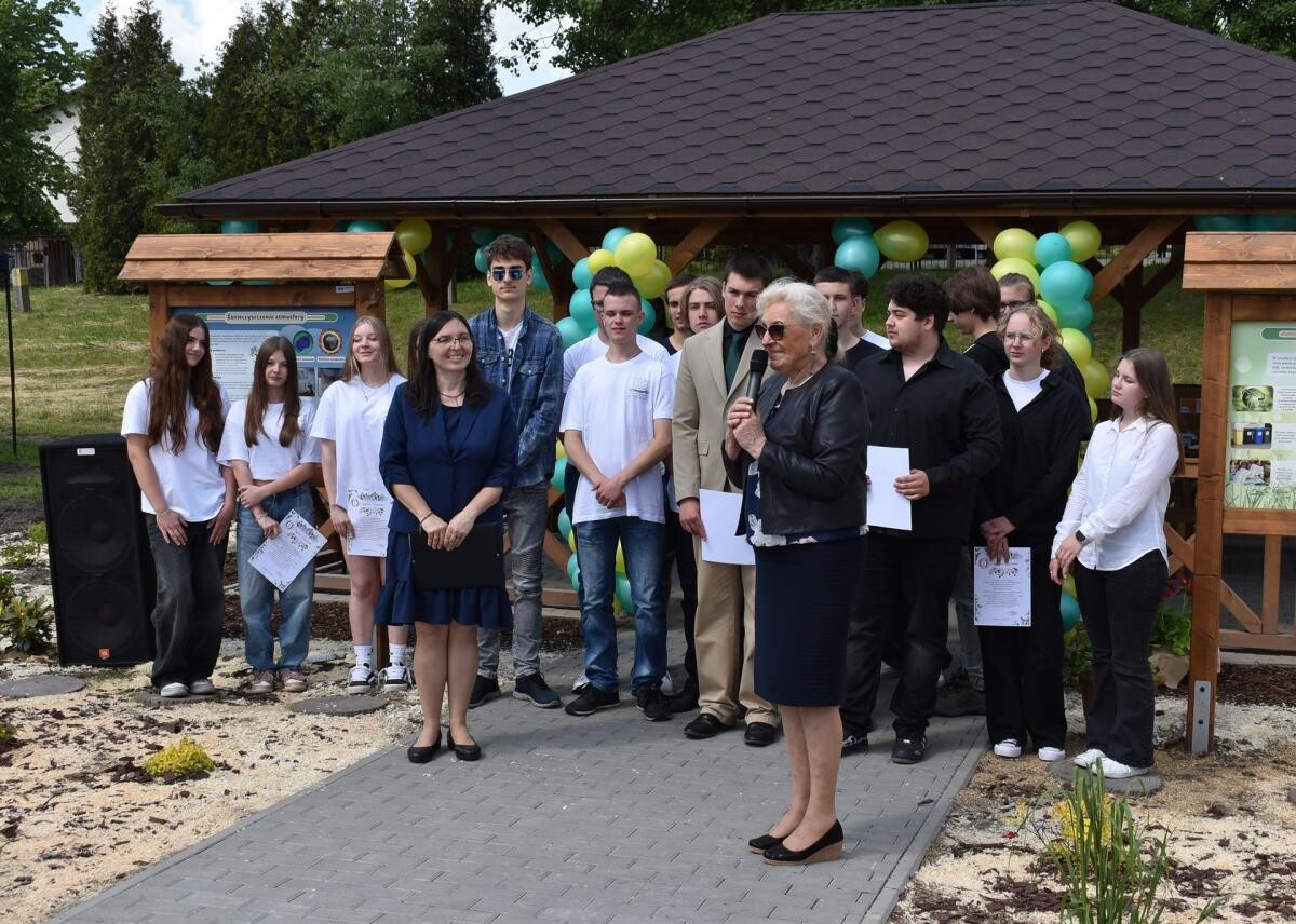 Zespół Szkół Technicznych w Mikołowie otworzył „Ekopracownię pod chmurką” / fot. Aktualności Powiatu Mikołowskiego FB