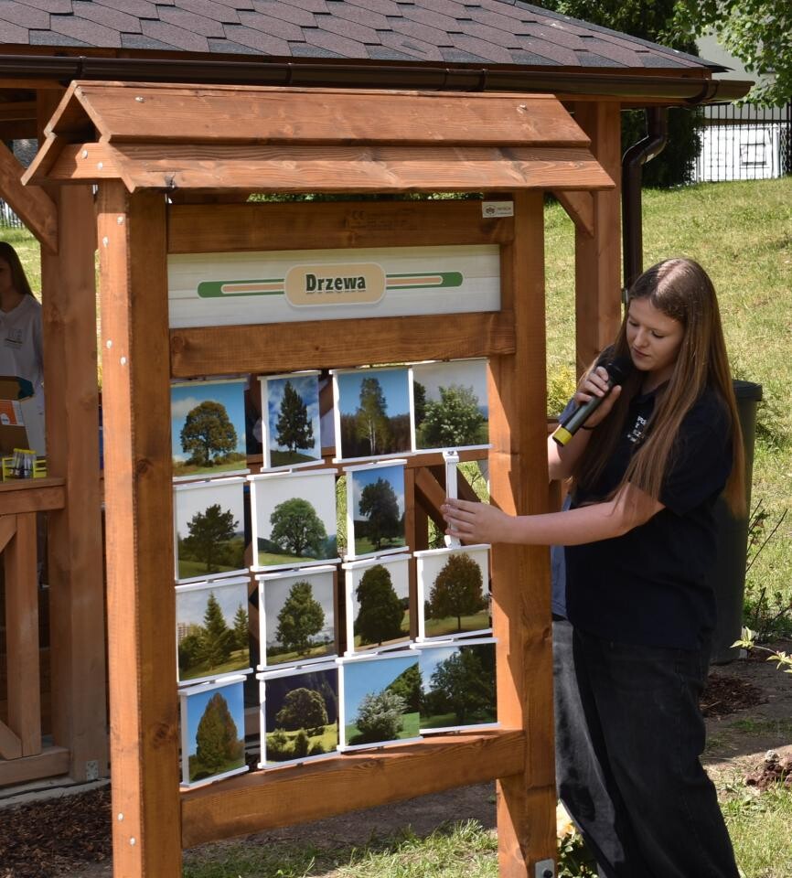 Zespół Szkół Technicznych w Mikołowie otworzył „Ekopracownię pod chmurką” / fot. Aktualności Powiatu Mikołowskiego FB