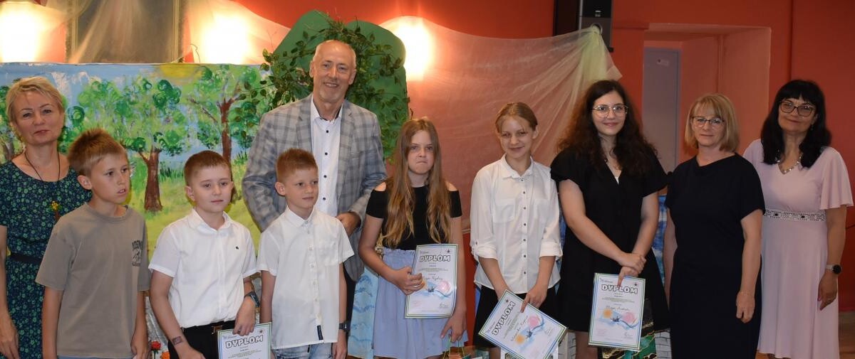 Zespół Szkół nr 1 Specjalnych w Mikołowie uczcił 110-lecie urodzin ks. Jana Twardowskiego / fot. Aktualności Powiatu Mikołowskiego