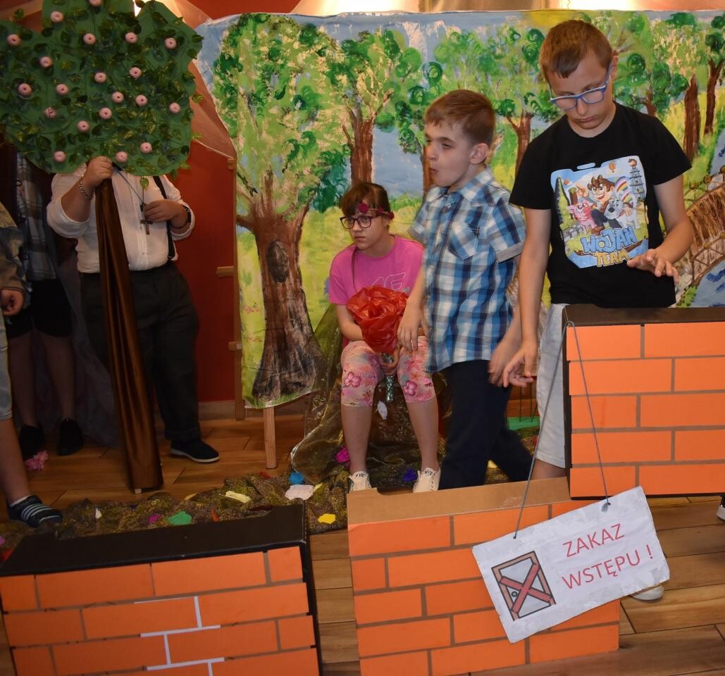 Zespół Szkół nr 1 Specjalnych w Mikołowie uczcił 110-lecie urodzin ks. Jana Twardowskiego / fot. Aktualności Powiatu Mikołowskiego