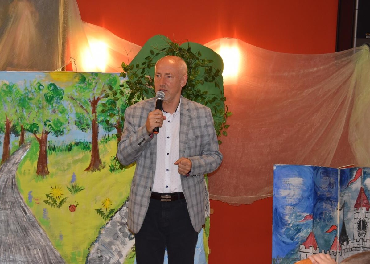 Zespół Szkół nr 1 Specjalnych w Mikołowie uczcił 110-lecie urodzin ks. Jana Twardowskiego / fot. Aktualności Powiatu Mikołowskiego