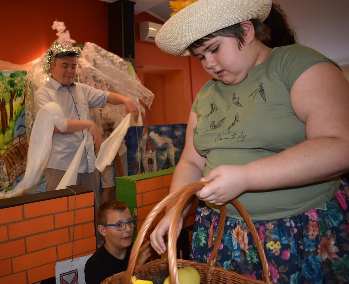 Zespół Szkół nr 1 Specjalnych w Mikołowie uczcił 110-lecie urodzin ks. Jana Twardowskiego / fot. Aktualności Powiatu Mikołowskiego