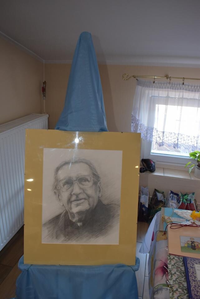 Zespół Szkół nr 1 Specjalnych w Mikołowie uczcił 110-lecie urodzin ks. Jana Twardowskiego / fot. Aktualności Powiatu Mikołowskiego