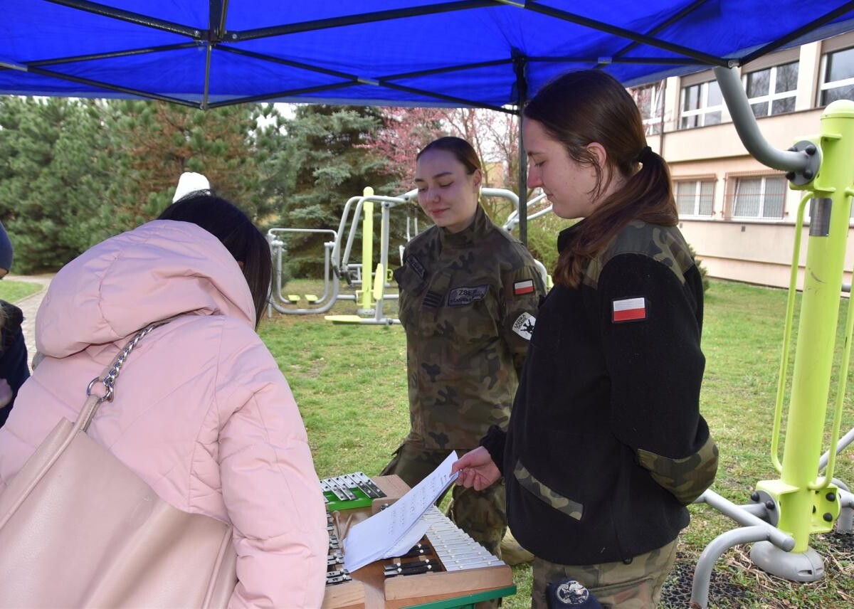 Gra terenowa z okazji Dnia Świadomości Autyzmu / fot. Aktualności Powiatu Mikołowskiego