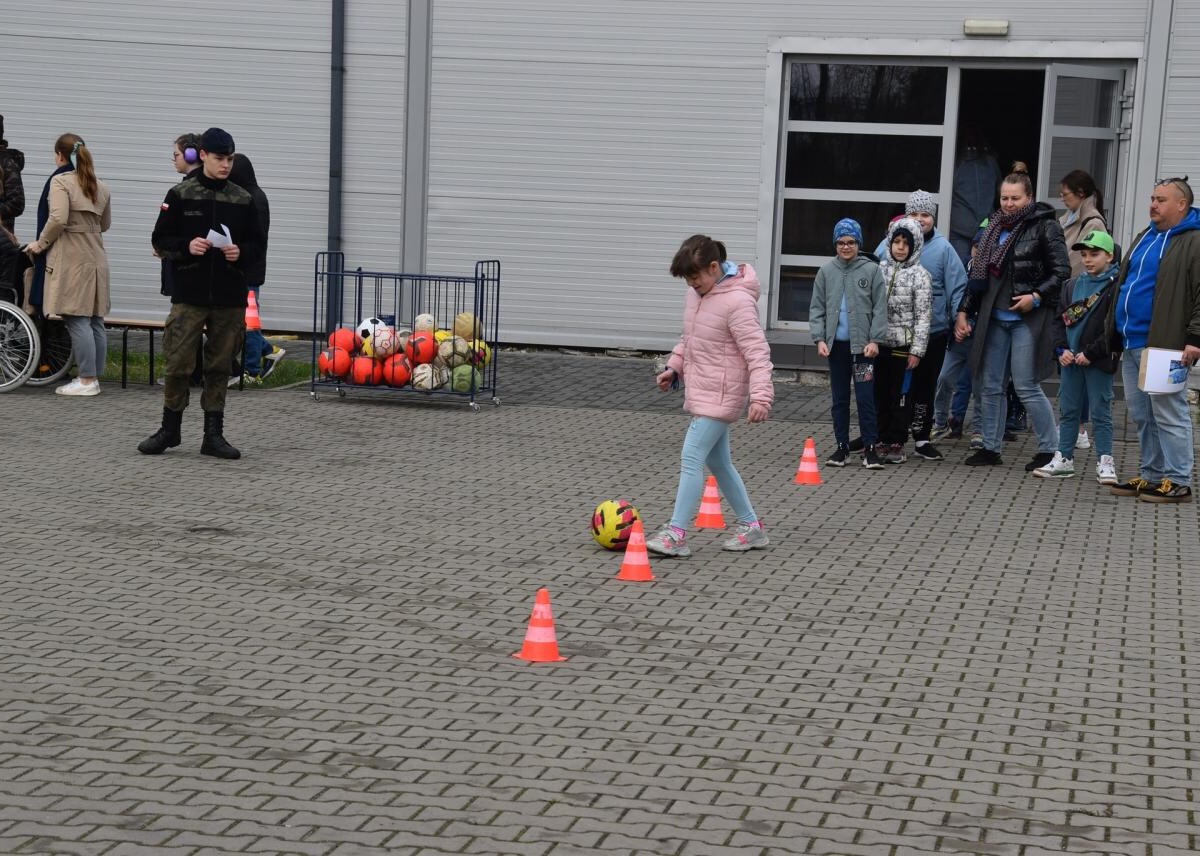 Gra terenowa z okazji Dnia Świadomości Autyzmu / fot. Aktualności Powiatu Mikołowskiego