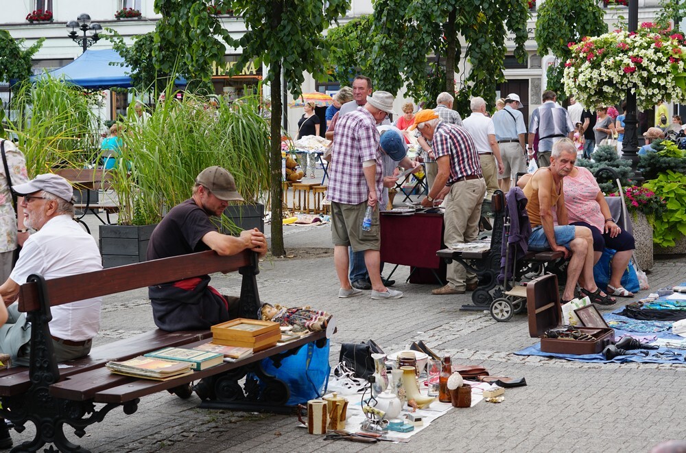 Mimo chłodnej niedzieli, lipcowy Jarmark Staroci można zaliczyć do udanych. Na mikołowskim rynku tłumy wystawców i odwiedzających. Można było zobaczyć i nabyć wiele nietypowych okazów!