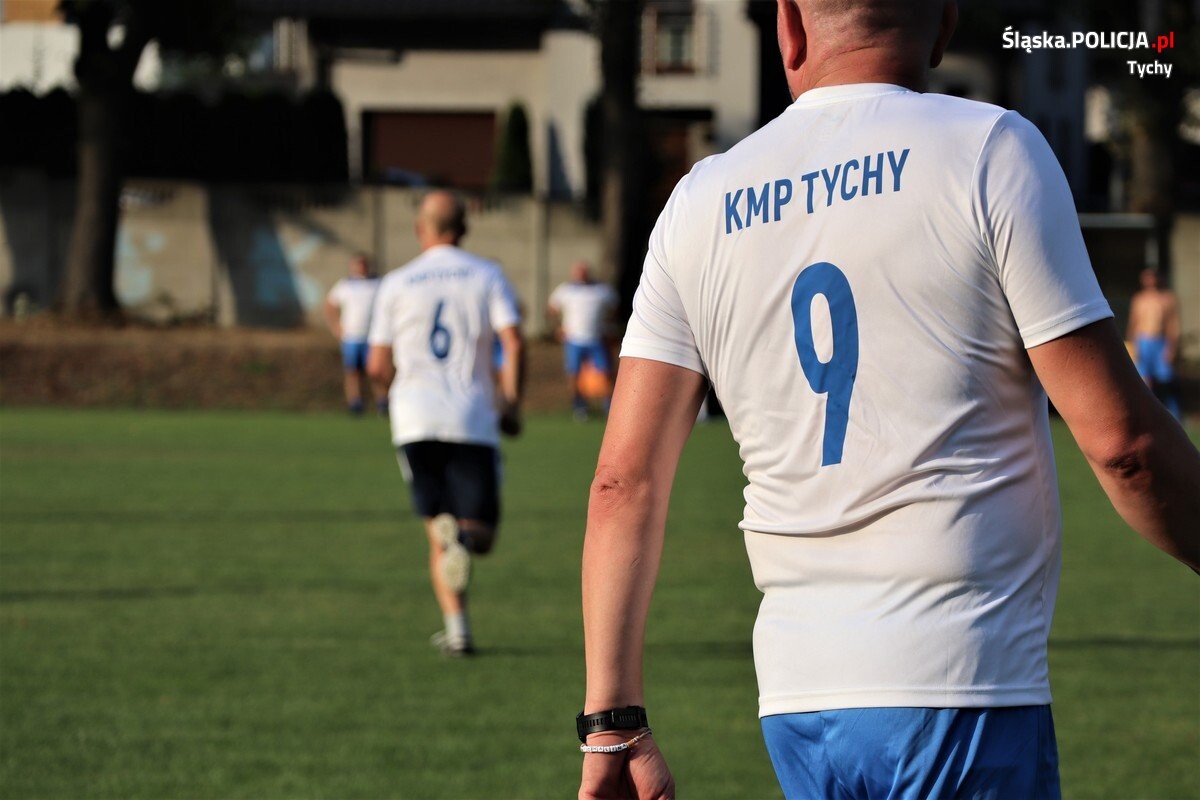 Policjanci z Tychów i Mikołowa po raz kolejny pokazali, że nie tylko bezpieczeństwo mieszkańców jest dla nich priorytetem, ale również pomaganie innym / fot. KPP Mikołów