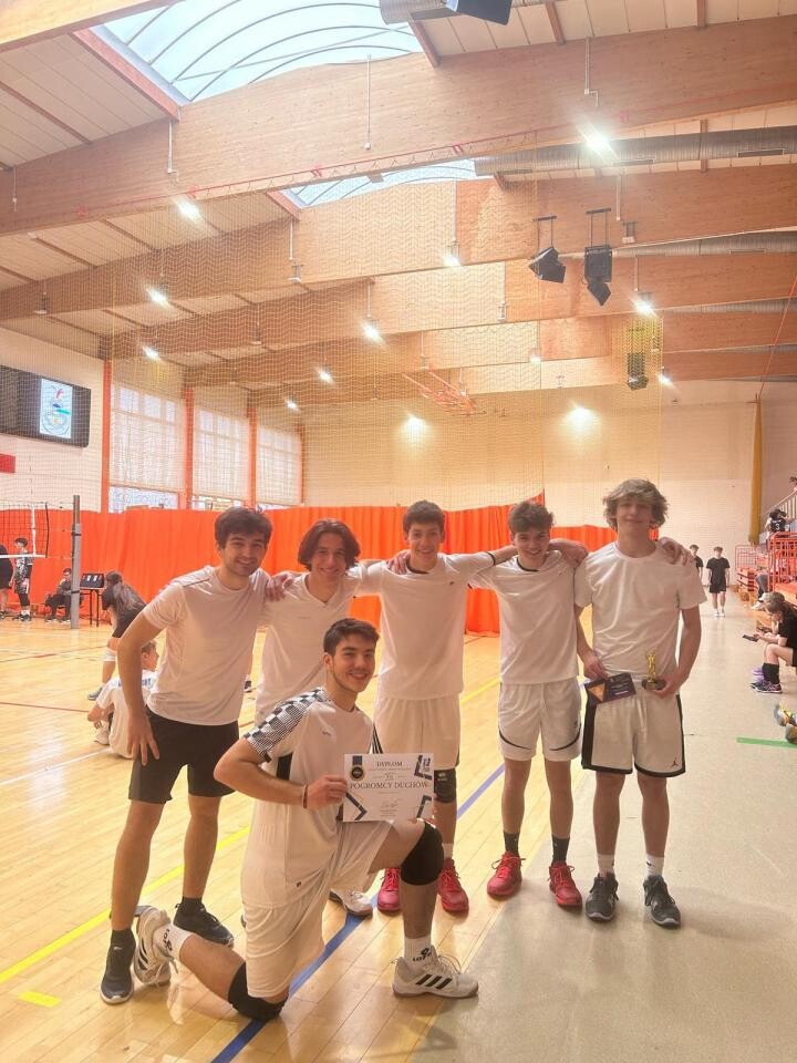 Młodzieżowy Turniej Siatkarski w Mikołowie zakończony. Pierwsze trzy miejsca zajęły drużyny z Mikołowa. Sprawdź podsumowanie wydarzenia i listę zwycięzców / fot. MOSiR Mikołów