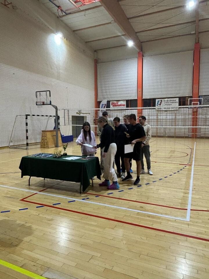 Młodzieżowy Turniej Siatkarski w Mikołowie zakończony. Pierwsze trzy miejsca zajęły drużyny z Mikołowa. Sprawdź podsumowanie wydarzenia i listę zwycięzców / fot. MOSiR Mikołów