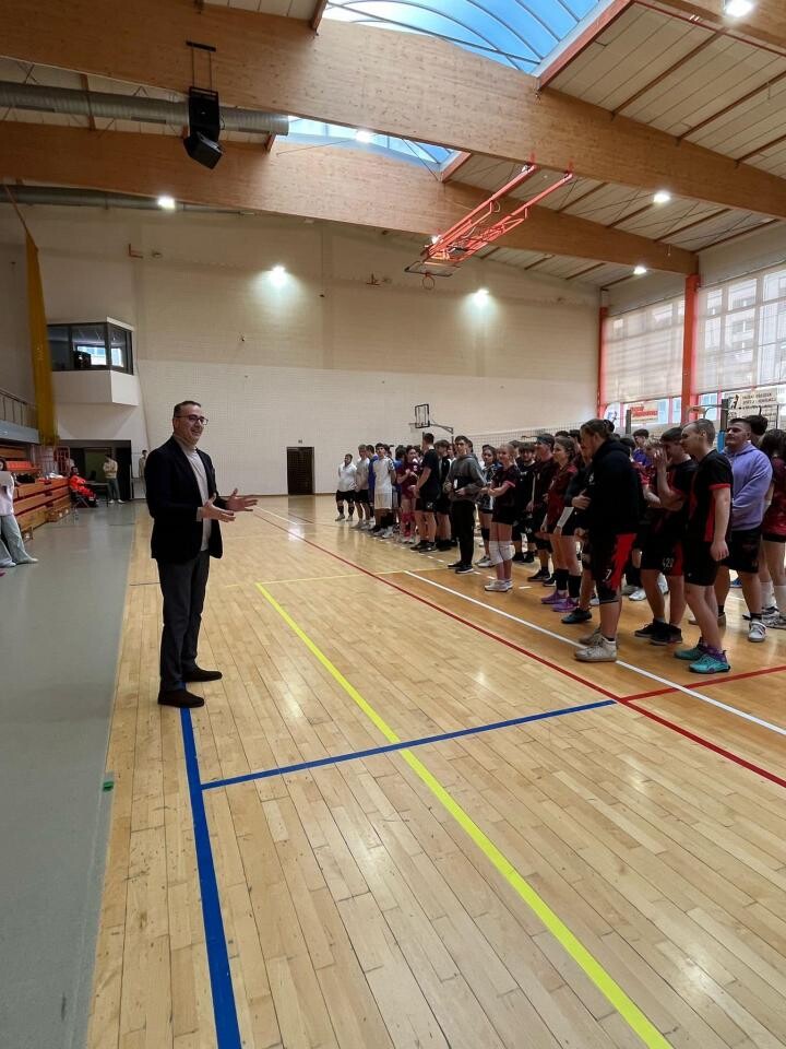 Młodzieżowy Turniej Siatkarski w Mikołowie zakończony. Pierwsze trzy miejsca zajęły drużyny z Mikołowa. Sprawdź podsumowanie wydarzenia i listę zwycięzców / fot. MOSiR Mikołów