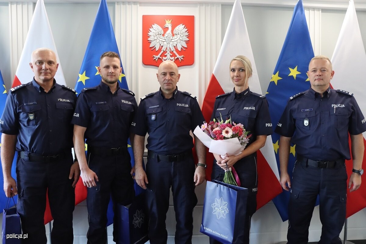 Spotkanie w MSWiA i KGP z mikołowskimi policjantami, którzy uratowali 6-letniego chłopca przed nadjeżdżającym pociągiem / fot. Śląska Policja