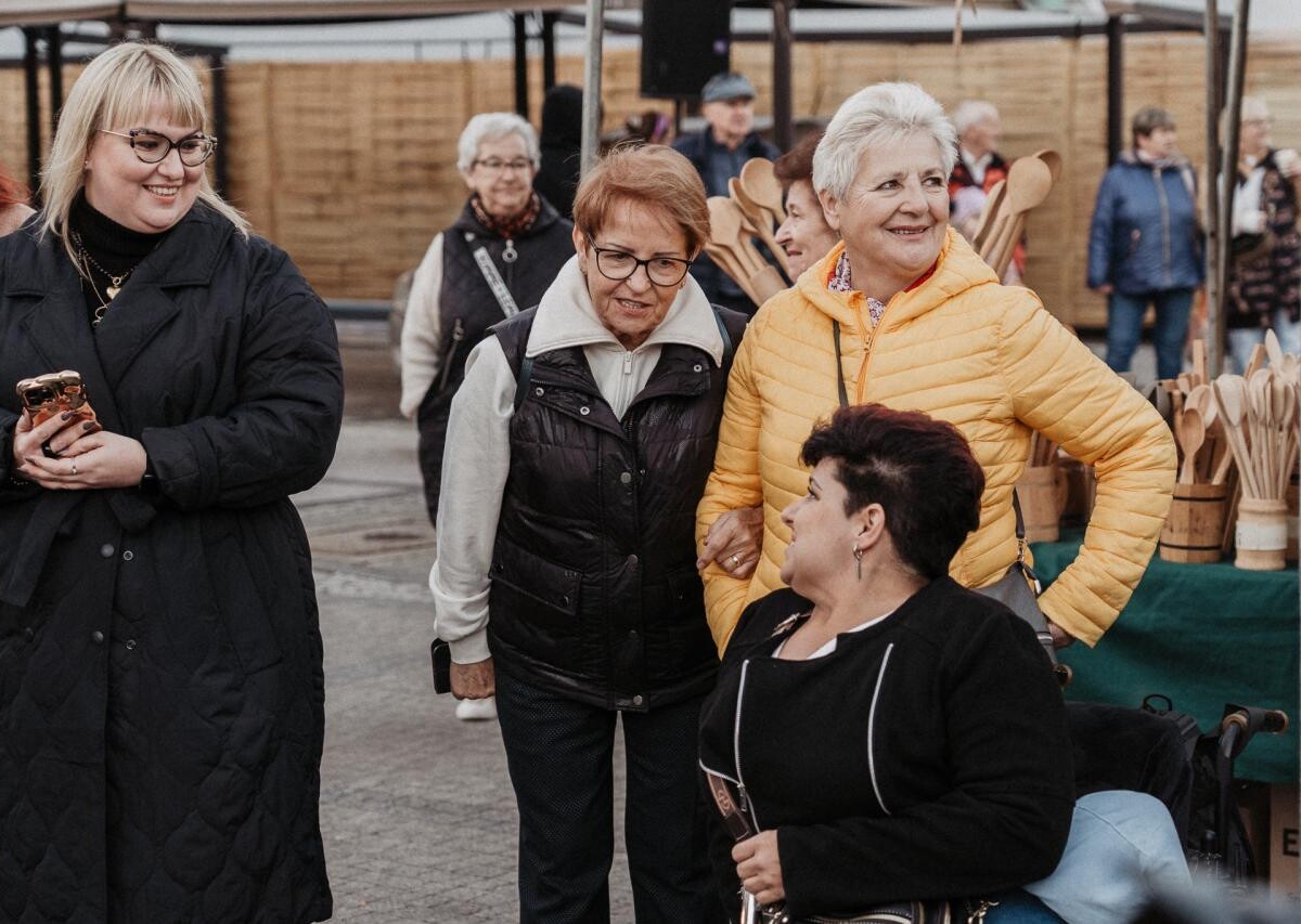 Rycerz znów czuwa nad Mikołowem! Imponująca figura Mikuły z brązu stanęła przy ratuszu / fot. Stanisław Piechula FB
