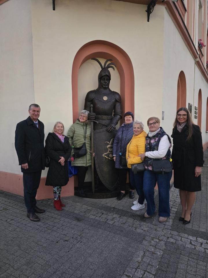 Rycerz znów czuwa nad Mikołowem! Imponująca figura Mikuły z brązu stanęła przy ratuszu / fot. Stanisław Piechula FB