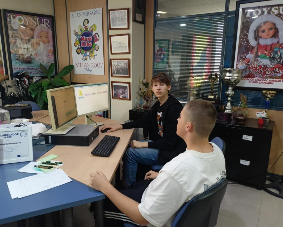 Grupa uczniów Zespołu Szkół Technicznych w Mikołowie odbywa praktyki zawodowe w Hiszpanii w ramach programu Erasmus+ / fot. Aktualności Powiatu Mikołowskiego