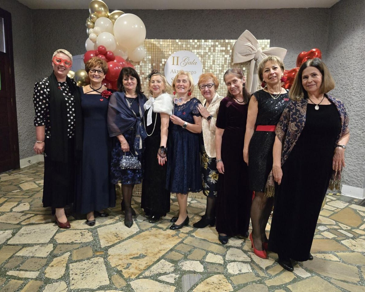 II Mikołowska Gala Aktywnego Seniora za nami. Podczas wydarzenia wręczono tytuł Mikołowskiej Aktywnej Seniorki 2025, który otrzymała Barbara Kozłowska ze Stowarzyszenia Siloe / fot. Dawid Głodkowski