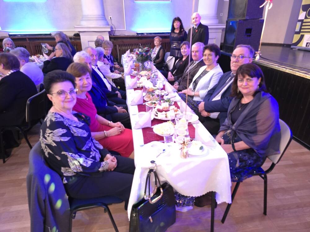 II Mikołowska Gala Aktywnego Seniora za nami. Podczas wydarzenia wręczono tytuł Mikołowskiej Aktywnej Seniorki 2025, który otrzymała Barbara Kozłowska ze Stowarzyszenia Siloe / fot. Dawid Głodkowski