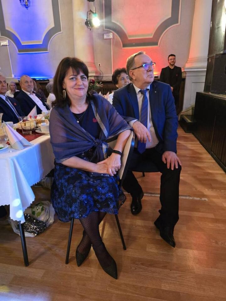 II Mikołowska Gala Aktywnego Seniora za nami. Podczas wydarzenia wręczono tytuł Mikołowskiej Aktywnej Seniorki 2025, który otrzymała Barbara Kozłowska ze Stowarzyszenia Siloe / fot. Dawid Głodkowski